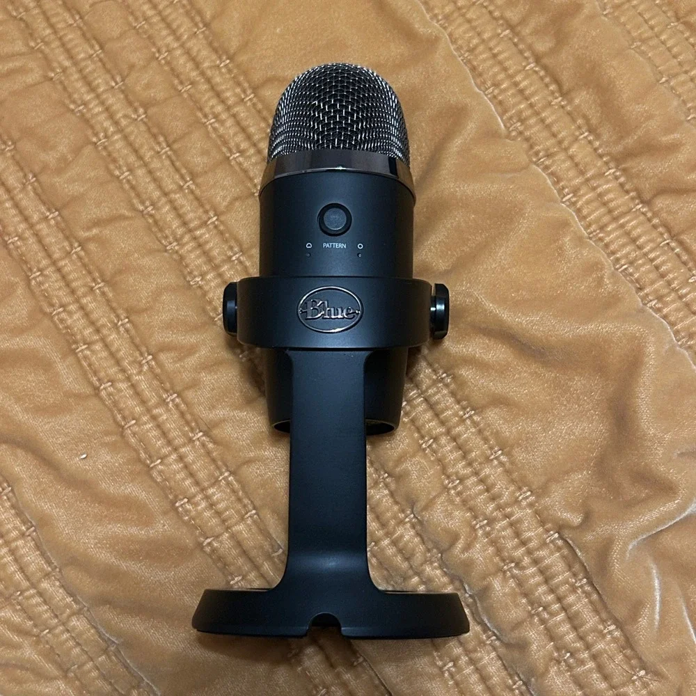 Blue Yeti Nano Premium USB Microphone Shadow Gray A00098 888-000302